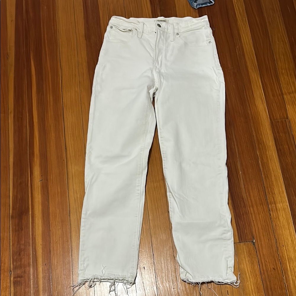 Madewell women’s White Frayed Hem Jeans